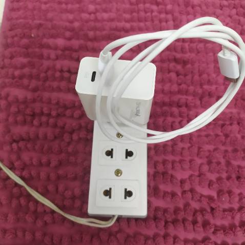 Lần đầu mua sản phẩm thương hiệu này, đã sạc thử thấy rất ok, hàng chắc chắn 2 cổng sạc tiện lợi, sạc nhanh, giao hàng nhanh....Cho shop 5 sao