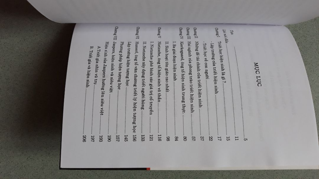 Sách bác Trần Thái Đỉnh thì khỏi chê rồi. Cách hành văn rất hút, dễ hiểu và "thân thiện". 
Tuy nhiên, có một nhắc nhở cho các bạn không chuyên về chuyên ngành Tâm lý sẽ hơi bị khó đọc. Vì bác Đỉnh đưa ra những dẫn chứng và thuật ngữ chuyên ngành rất nhiều. Do đó, để có thể cảm hết cái Hồn văn của bác thì bạn nên có một nền tảng kiến thức tâm lý vững chắc trước đã. Sách bác Trần Thái Đỉnh thì khỏi chê rồi. Cách hành văn rất hút, dễ hiểu và "thân thiện". 
Tuy nhiên, có một nhắc nhở cho các bạn không chuyên về chuyên ngành Tâm lý sẽ hơi bị khó đọc. Vì bác Đỉnh đưa ra những dẫn chứng và thuật ngữ chuyên ngành rất nhiều. Do đó, để có thể cảm hết cái Hồn văn của bác thì bạn nên có một nền tảng kiến thức tâm lý vững chắc trước đã.