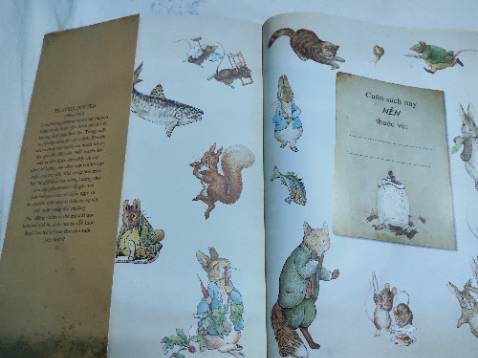 Giấy xịn, loại láng couche. Hình ảnh đẹp miễn chê, phù hợp với học sinh (hoặc mẹ đọc cho bé tí cũng tốt). 
1 điểm lưu ý mn tránh nhầm: đây là nguyên cả tuyển tập về thỏ Peter của tác giả gốc Beatrix Potter, còn 3 cuốn kia của Emma Thompson là 'lấy cảm hứng' từ bộ này (Cả 2 bộ đều hấp dẫn)