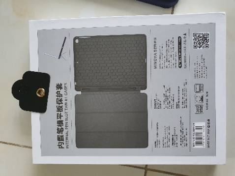 Vừa vặn với ipad mini 4, khe để pencil hơi thừa, chất liệu nhựa tạm ổn