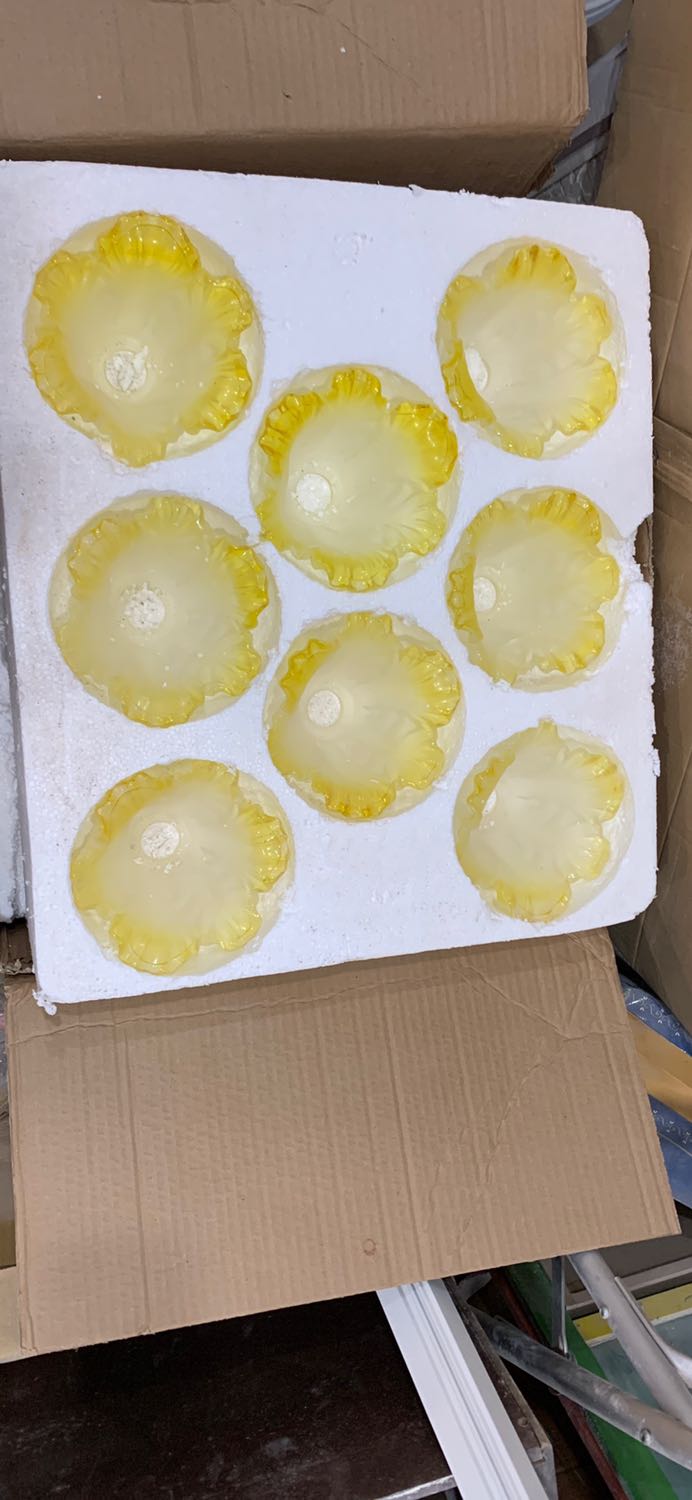 Gửi không đủ phụ kiện ko ráp được đèn, mất niềm tin quá luôn, vì khi kiểm tra hàng chỉ kiểm tra xem có nứt vỡ hay không, làm sao biết dc đủ phụ kiện hay chưa, khi nào ráp mới biết. Shop khi giao hàng đến kh mình phải kiểm tra mình gửi như vậy đã đủ hay chưa, giờ đến tay KH không đủ giờ làm sao, trong khi KH cần dùng người ta mới mua mà giờ ko xài dc, tôi tin tưởng tiki mới đặt online, giờ mất luôn niềm tin ở tiki