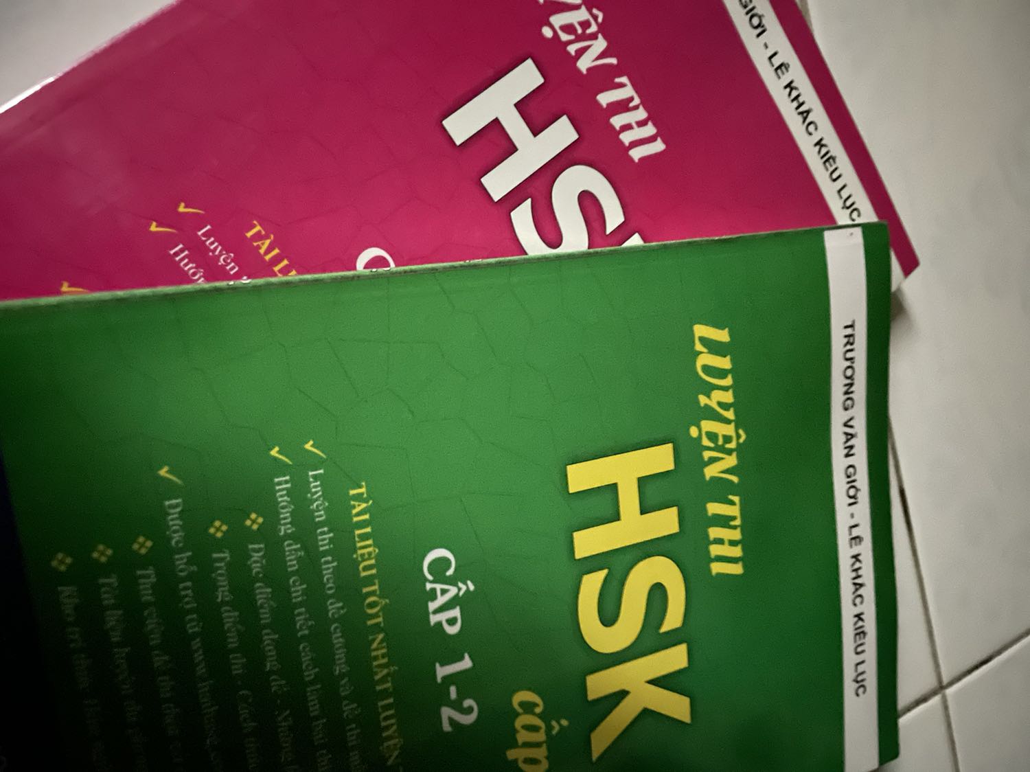 Đóng gói kĩ, giao hàng nhanh, sách nguyên seal, chất lượng.