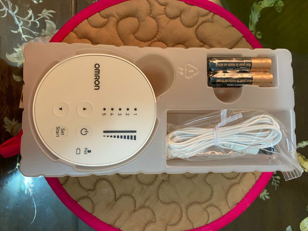 Máy có nhiều chế độ, tác dụng tốt, dễ sử dụng. Cẩn thận không nên chạm ngón tay vào miếng dán khi vẫn đang chạy. Điện xung trên lưng, chân, cổ không cảm giác mạnh nhưng với đầu ngón tay là giật luôn. Mình sợ ý gỡ ra để điều chỉnh vị trí lúc đang chạy máy, giật khá đau. Chắc do không đọc hướng dẫn sử dụng :( Các bạn đừng vậy nha.