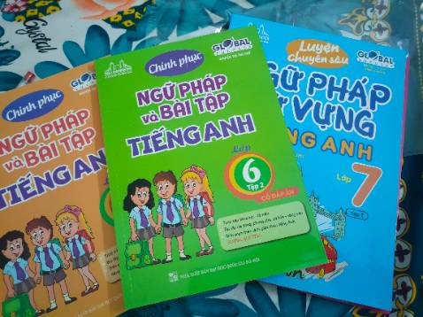 Sách in đẹp, soạn chi tiết dễ hiểu, bài tập khá sát chương trình học sinh dễ luyện tập