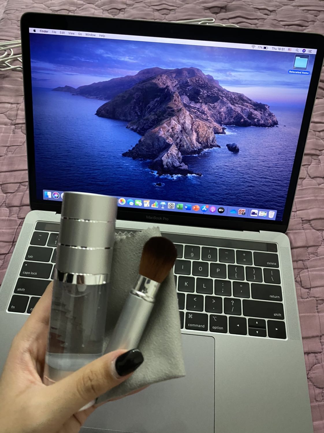 Cực kì hài lòng, chà nhẹ vài lần lên màn hình đã lau sạch dù trước đó có đã lau qua nhiều lần với khăn ẩm nước nhưng vẫn không sạch bằng. Giá thì quá rẻ.