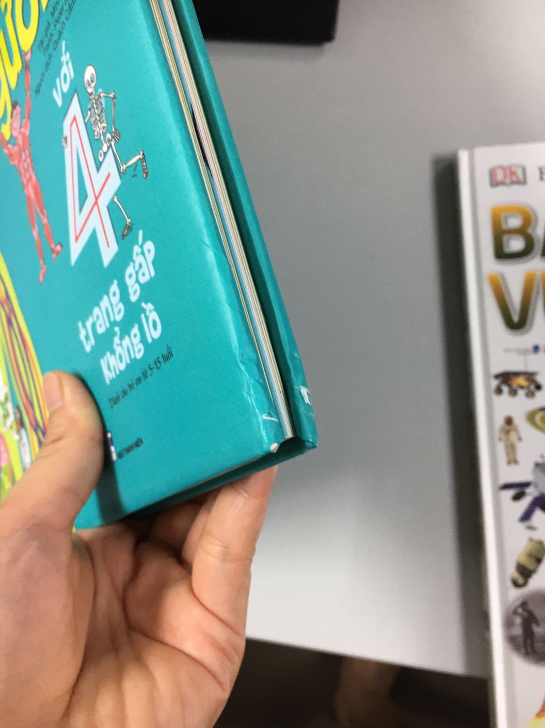 Sách đẹp, nội dung bắt mắt mỗi tội sách bị móp vs cả rách chút ở bìa