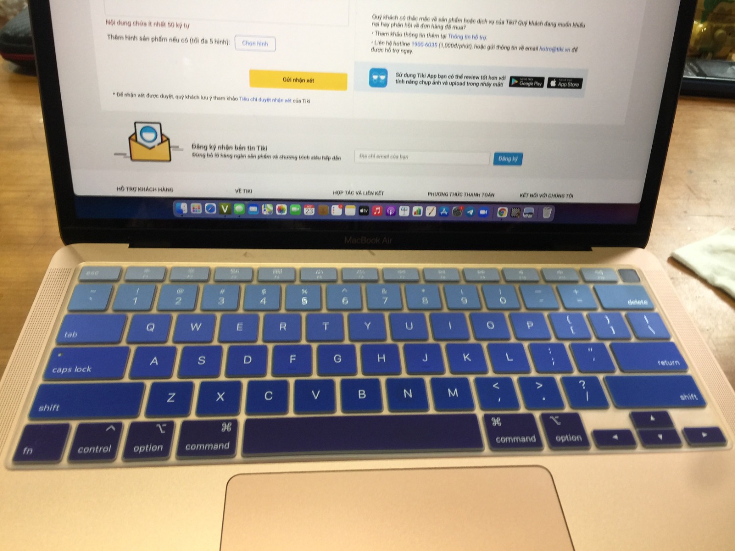 vừa khít bàn phím, chất lượng ổn, màu sắc đẹp. sản phẩm nhận đúng như hình quảng cáo.