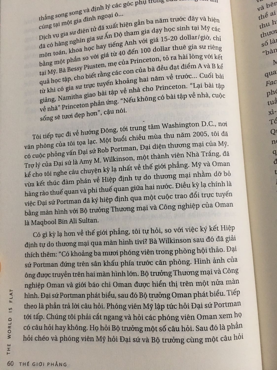 Sách được tác giả update vào năm 2007 nhưng nếu đọc ngay thời điểm đó có lẽ mình đã không hiểu được nhiều. Phải đến bây giờ khi những vấn đề về công nghệ nêu trong sách đã phổ biến ở VN thì sách mới dễ đọc.
Một cuốn sách tuyệt vời, đọc để có cái nhìn rõ hơn về hiện tại và tương lai của chính bản thân mỗi người sẽ ra sao khi thế giới tiến lên thời đại 5.0, 6.0.... chứ không chỉ dừng lại ở 3.0 như trong sách.
Điểm trừ duy nhất là còn nhiều lỗi biên tập, 1 vấn đề muôn thuở của nxb Trẻ. Hơi buồn.