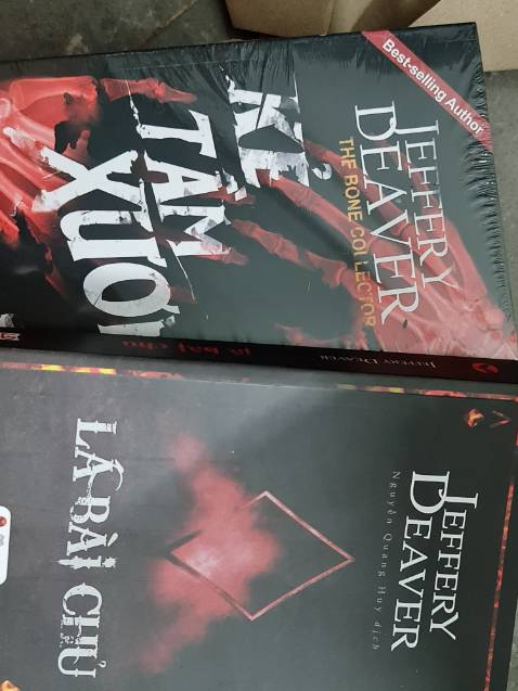 Sách rất mới đẹp, giao hàng nhanh. Đóng gói tiki chưa dc tốt lắm mua 2 cuốn 1 cuốn dc bọc lại cuốn thì để vậy . Nội dung mình chưa đọc để nhận xét sau