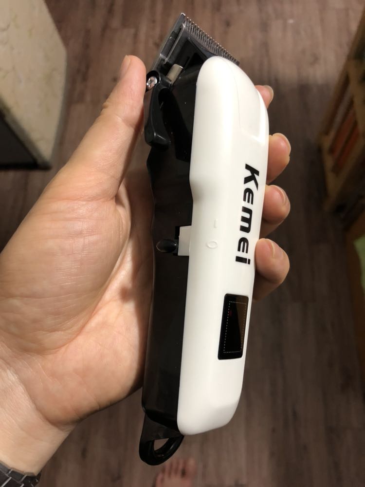 Tông đơ mua về unbox sạc full pin, đèn led hiển thị FULL nhưng bấm on/off thì máy không hoạt động

Shop đã nhiệt tình hỗ trợ khách trong việc đổi/trả hàng nên tạm thời vote 3* cho cả dịch vụ và chất lượng sản phẩm :)