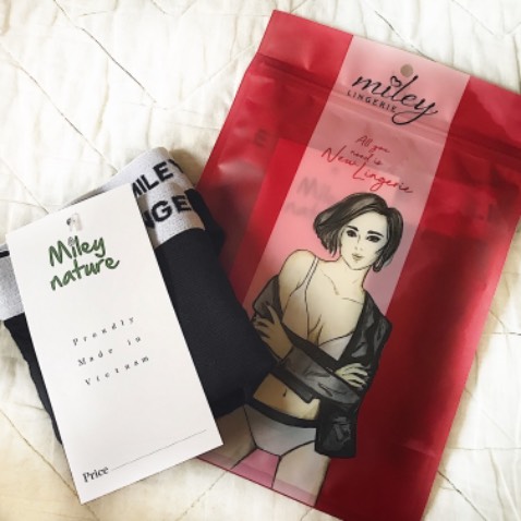 Giao hàng nhanh, đóng gói kĩ đẹp. Chất liệu thoáng mát, xịn lắm