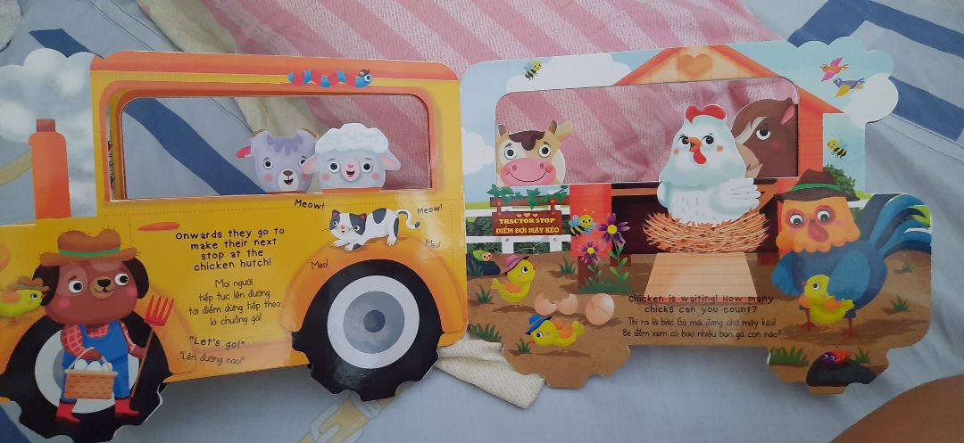 Trang sách dày bé không xé được, màu in đẹp. Điểm cộng cho các góc sách đều được bo tròn. Bé thích nên mình đặt mua thêm cho đủ bộ.