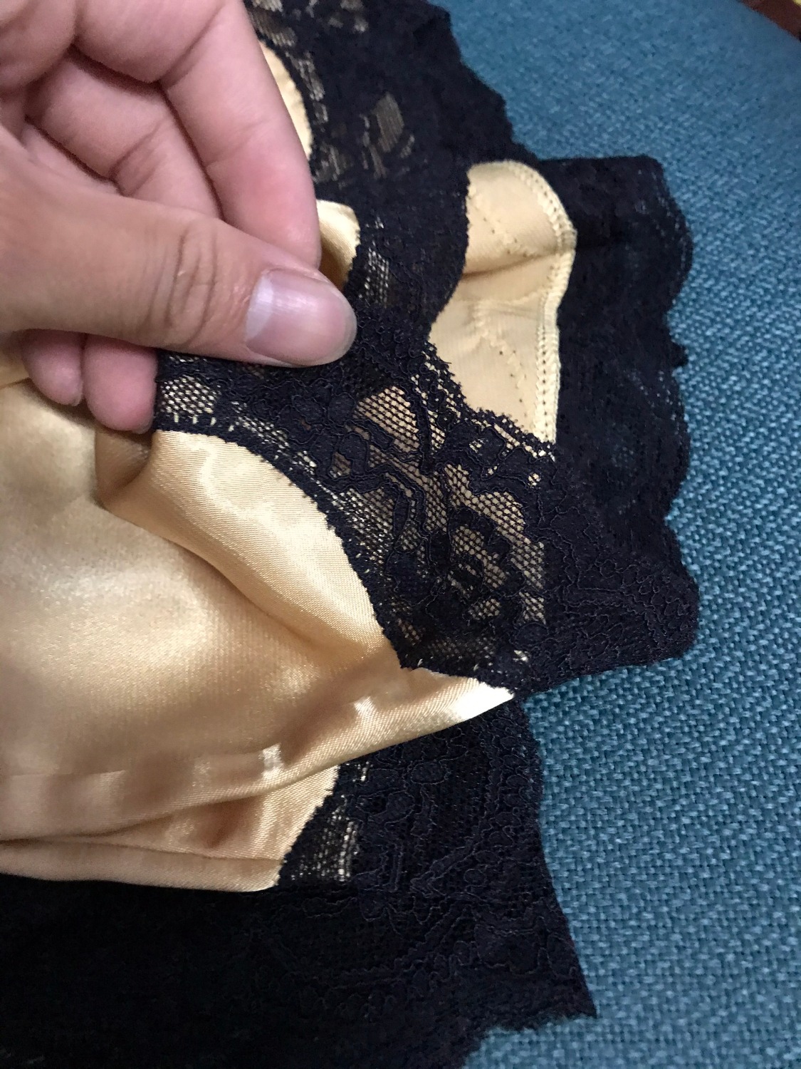 Giao hàng nhanh, chuẩn chỉ so với yêu cầu của mình. hàng chính hãng ibasic.
giảm giá sâu hơn so với mua ở siêu thị.
rất quyến rũ, màu sắc cũng tươi sáng. phối ren rất khéo, 
mềm mịn, thoáng mát, 
thankiu tiki