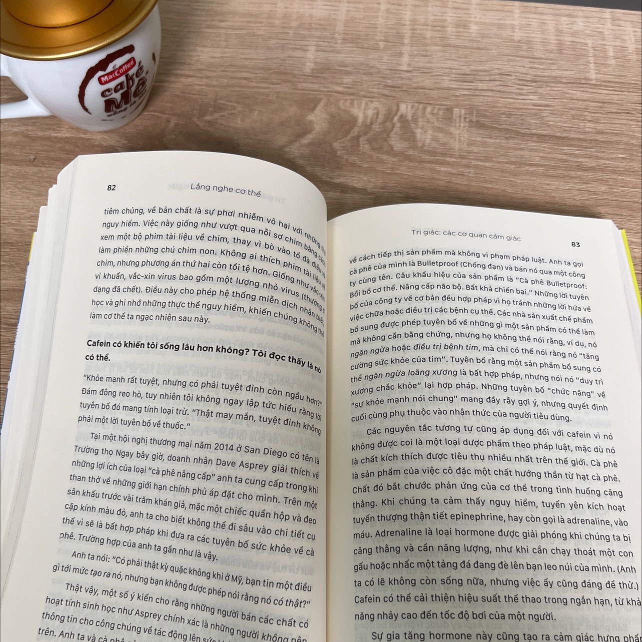 Cuốn sách cung cấp nhiều kiến thức thú vị. Tuy nhiên cá nhân mình thấy lời giải thích cho các câu hỏi khá dài dòng và đôi khi hơi lan man. Cuốn sách cung cấp nhiều kiến thức thú vị. Tuy nhiên cá nhân mình thấy lời giải thích cho các câu hỏi khá dài dòng và đôi khi hơi lan man.