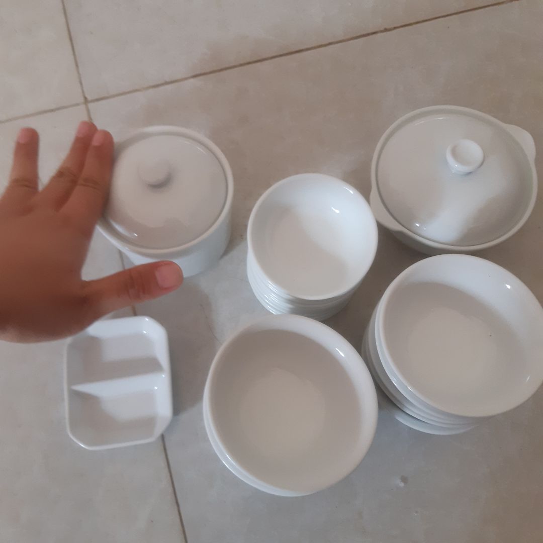 Bát đựng nước chấm ok, lòng bát sâu loe, lượng đựng khá thoải mái nhé