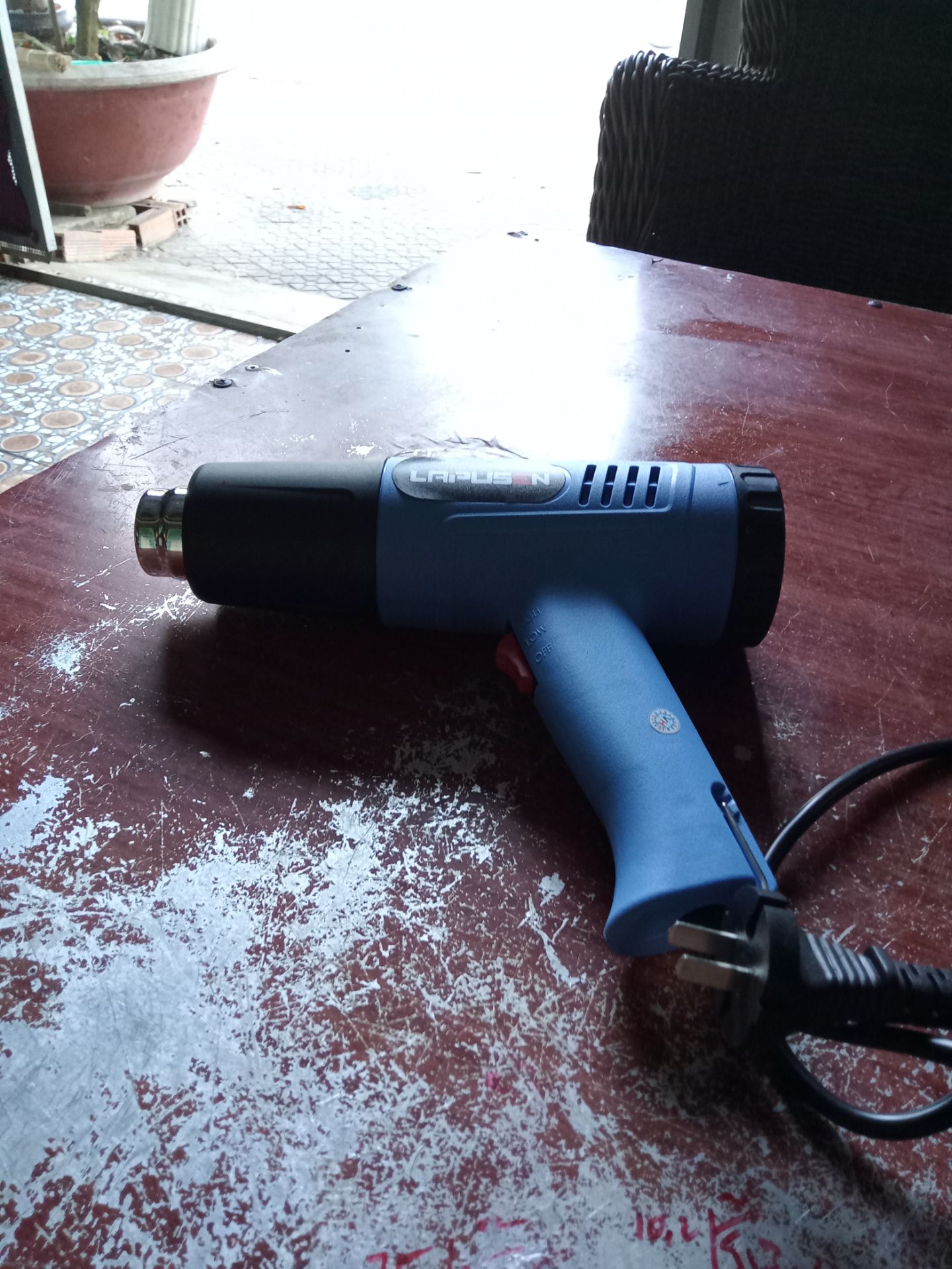 Giao hang sai dat hang mau vang giao mau xanh thieu đau noi nho khong chinh nhiet giao 2000w dat la 1800ư