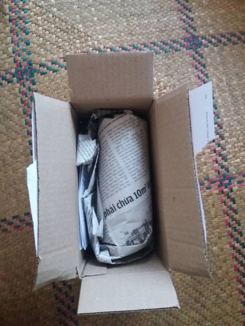 Hộp không bị móp méo, ship đúng hẹn, tuy nhiên bao bằng giấy báo nhìn hơi xấu :)) 
date còn một năm nữa nhưng do shop dán băng keo ngay date nên khi mình tháo băng keo mở hộp thì date cũng bay luôn theo băng keo =))) 
Chưa dùng lâu dài nên chưa biết, nhưng vị cũng ổn :3