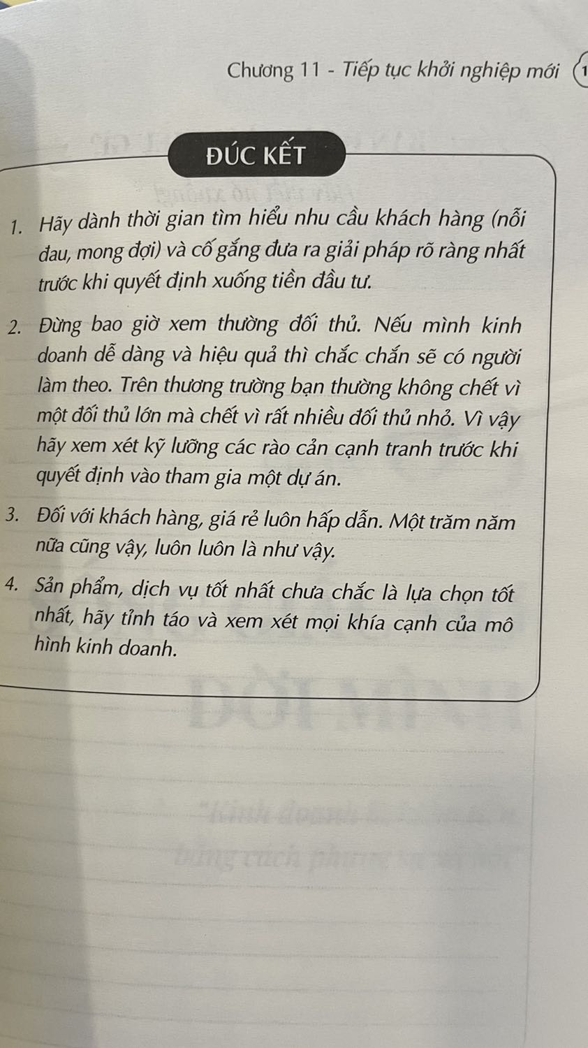Sách kể chuyện khởi nghiệp chân thật, khác với các sách dịch kể chuyện doanh nhân thường rất lý tưởng hấp dẫn nhưng không gần gũi. Những câu chuyện và đúc kết thực tế như thế này giúp người đọc dễ liên tưởng rồi áp dụng cho công việc của mình. Câu chuyện máy in Thái Lan và chuyến đi Châu Âu rất thú vị, đầy cảm hứng. Khởi nghiệp luôn vất vả nhưng cũng là hành trình đáng để một lần bắt đầu. Bìa sách đẹp, giao hàng 2h rất nhanh.