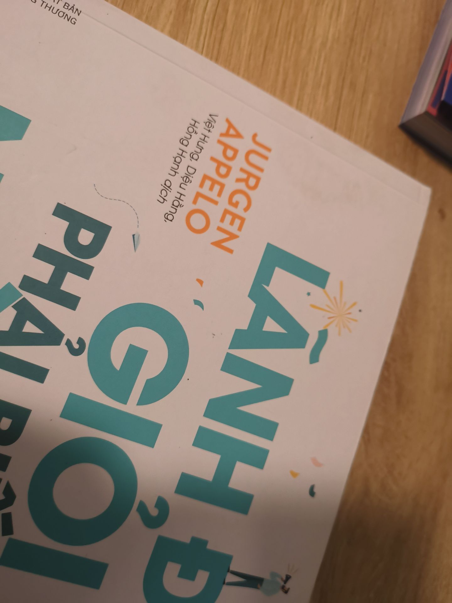 sách bìa dơ, cũ. gáy sờn. thất vọng