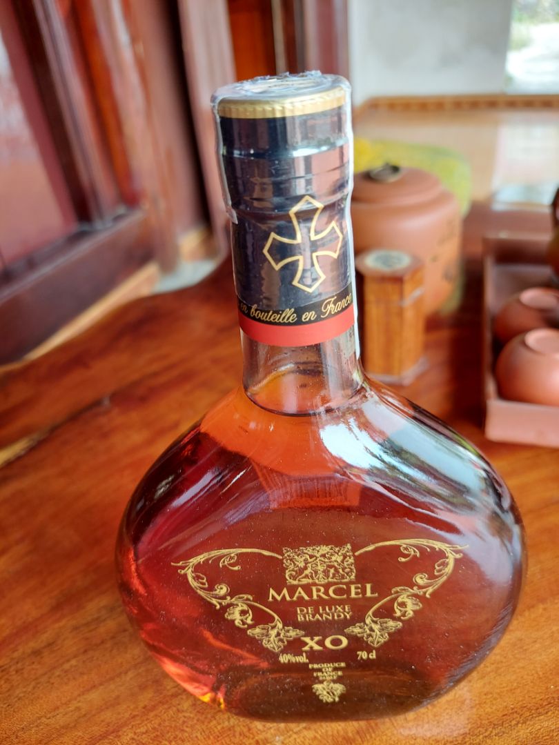 đã nhận đc sản phẩm hôm 1.1.2023.xin đánh giá như sau. có 2 tem chống hàng giả. quét mã vạch.tem giữa chai.thì ra rượu xo. giá 520.000đ .quét mã vạch trên đầu chai thì không ra sp.không biết do phần mềm hay do sp. chất lương thì chưa dùng nên chưa dám nhận xét. 1 cái ly đi kèm hộp thì bị vỡ do vận chuyển.và không chèn chắc bên trong. đề nghị shop gửi cho 1 ly khác.nếu có thể. vì rượu làm quà biếu. chất lượng rượu thế nào ai dùng rồi thì cho đánh giá.để đảm bảo uy tín và danh dự cho shop.tạm thời cho shop4sao.thanks