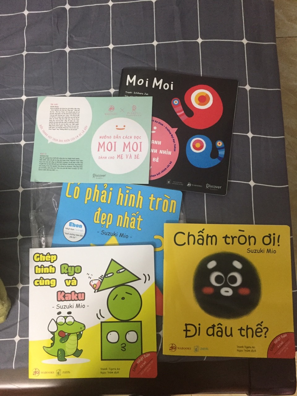 Trong quảng cáo sản phẩm có tặng kèm bookmark happy life. Cái này mặc dù nhỏ không ảnh hưởng đến sản phẩm nhưng tôi thấy làm ăn không uy tín gì cả. Đề nghị Tiki xem lại nhà cung cấp.