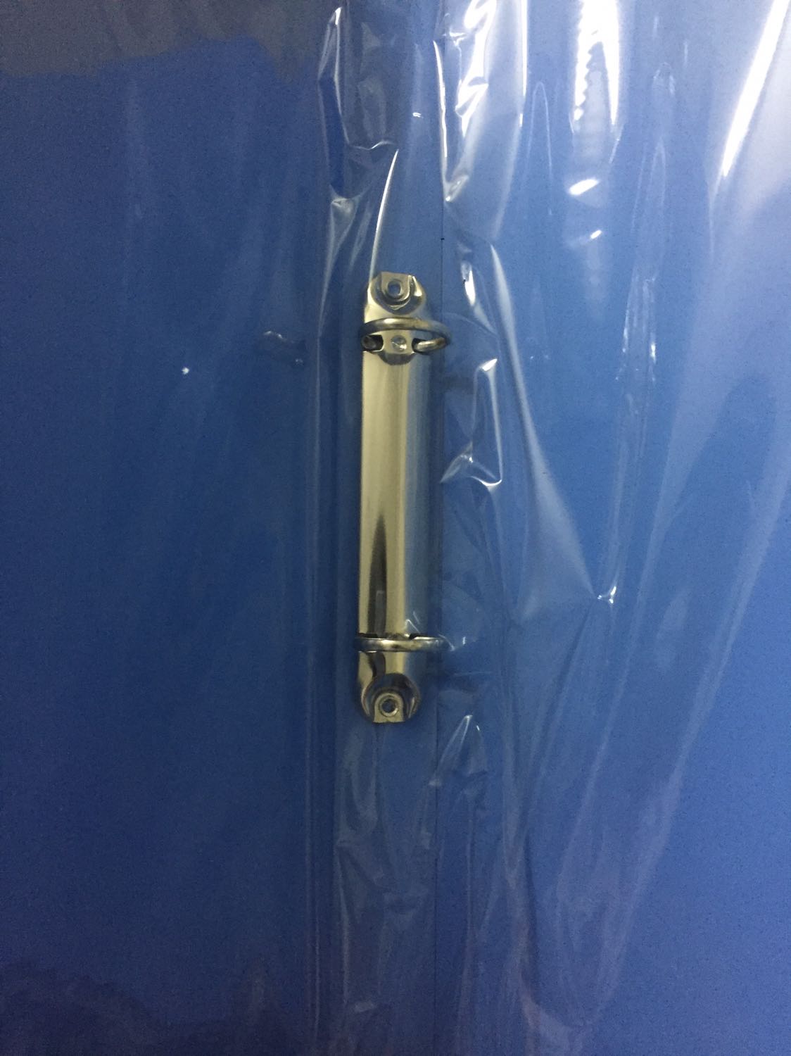 Bìa cứng tốt, giấy trước khi để vào cần dập lỗ nên với mình ko thuận tiện lắm. Mức giá sale tốt. Đóng gói và giao hàng ok.