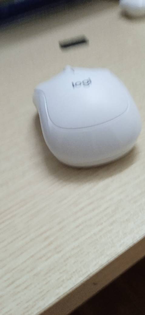 Đi chuột nhẹ bấm êm đẹp xài đc shop gói hàng cẩn thận mãi mới lấy đc chuột