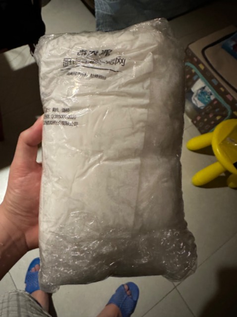 Túi lọc ko có nhãn mác. Túi lọc thì bé tí. Kéo ra đã bị xơ rách. Ko nên mua sp này