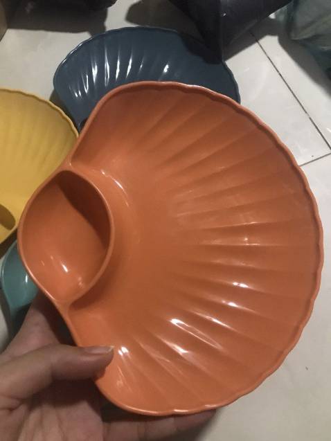 Đĩa nhựa nhưng xinh lắm luôn. Nhựa tốt dày dặn, k bị hôi. Mình sẽ mua thêm vài set mữa, shop rất chu đáo nhiệt tình, giao hàng cũng nhanh