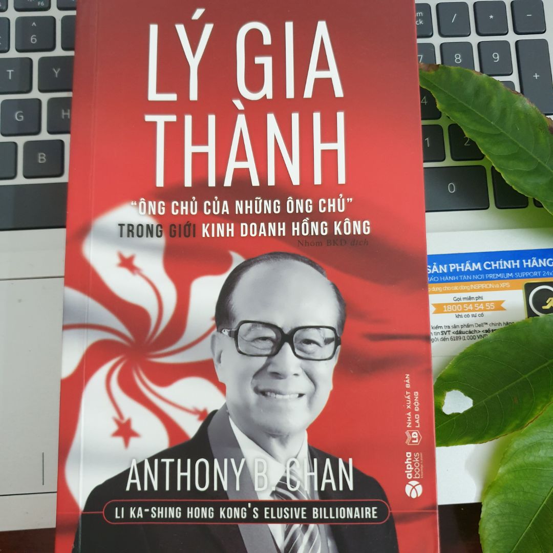 Cuốn sách hay đáng đọc. Tuy nhiên nếu có điều kiện nên đọc trước cuốn "Thành công không phải ngẫu nhiên". Ở đó thể hiện rõ hơn quan điểm và triết lý kinh doanh của Lý Gia Thành hơn. Cuốn sách sưu tầm công phu về các thương vụ làm ăn của Lý Gia Thành