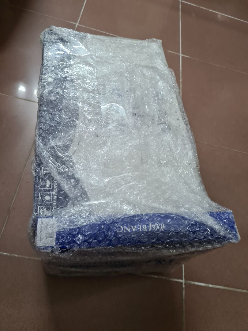 Bia ngon, uống vào cảm nhận được chất của wheat beer ngay và luôn. Để dành nhâm nhi ngày Tết, khi mà ngán mùi bia truyền thống, vừa tu chai, vừa chơi game là bá cháy.
Ship tận nhà, đóng gói kĩ, không vỡ chai, còn có quà tặng 🤣