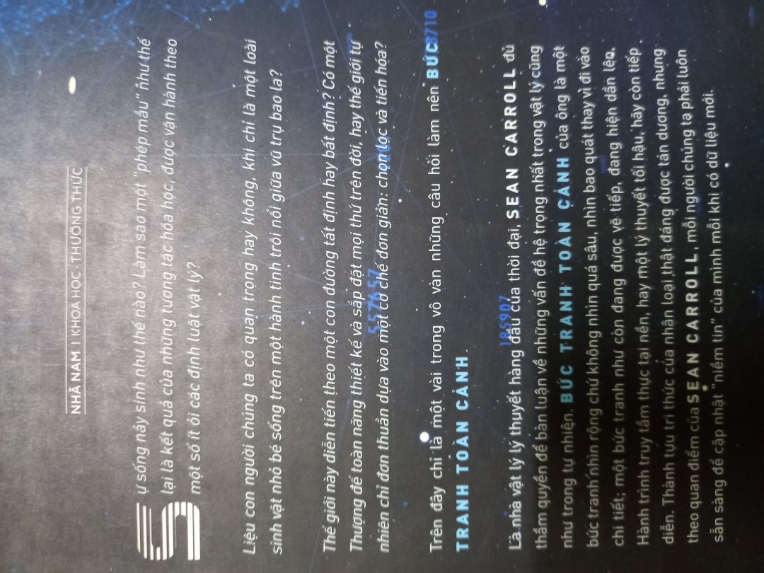Sách còn mới nguyên.  Sean Carroll là tên lớn trong ngành  vật lý lý thuyết.  Sách trình bày hấp dẫn, gợi mở nhiều vấn đề để ta suy nghĩ. Rất nên mua để đọc.