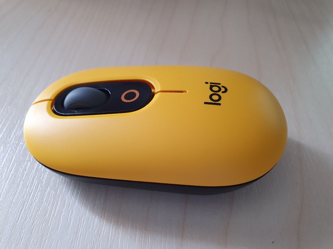 Cực kỳ hài lòng với mẫu này, mặc dù giá hơi cao nhưng đổi lại kiểu dáng rất đẹp, bấm cực êm và nhẹ, kết nối Bluetooth siêu nhanh, ko cần phải có usb đi kèm (rất đáng tiền). Tiki giao hàng cũng rất nhanh, tối đặt trưa hôm sau là có hàng rồi.