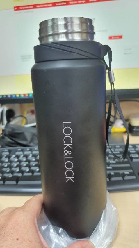 Có 1 vết thương nhỏ, không để ý là có lúc nào. Thoai không sao, mới dùng, cũng chưa đánh giá hết đc,