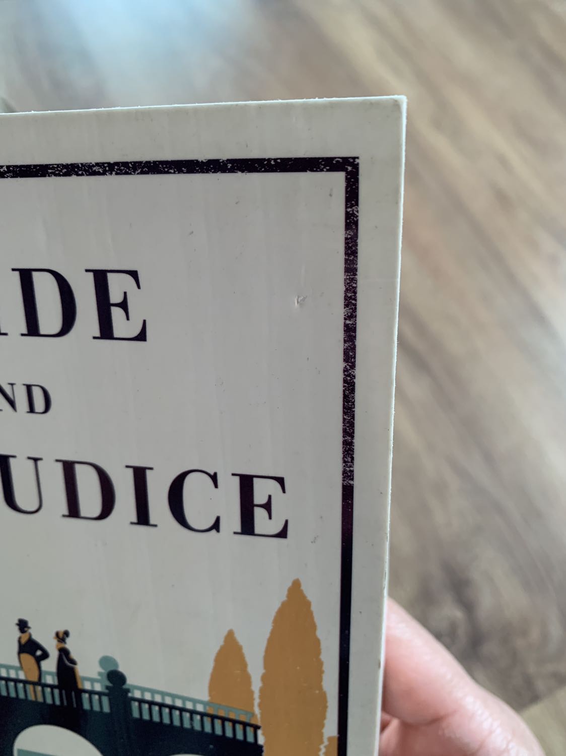 Ko hề bọc hàng mà chỉ đóng gói cho xong. Lấy sách ra thì quyển bị xước, quyển rách góc.