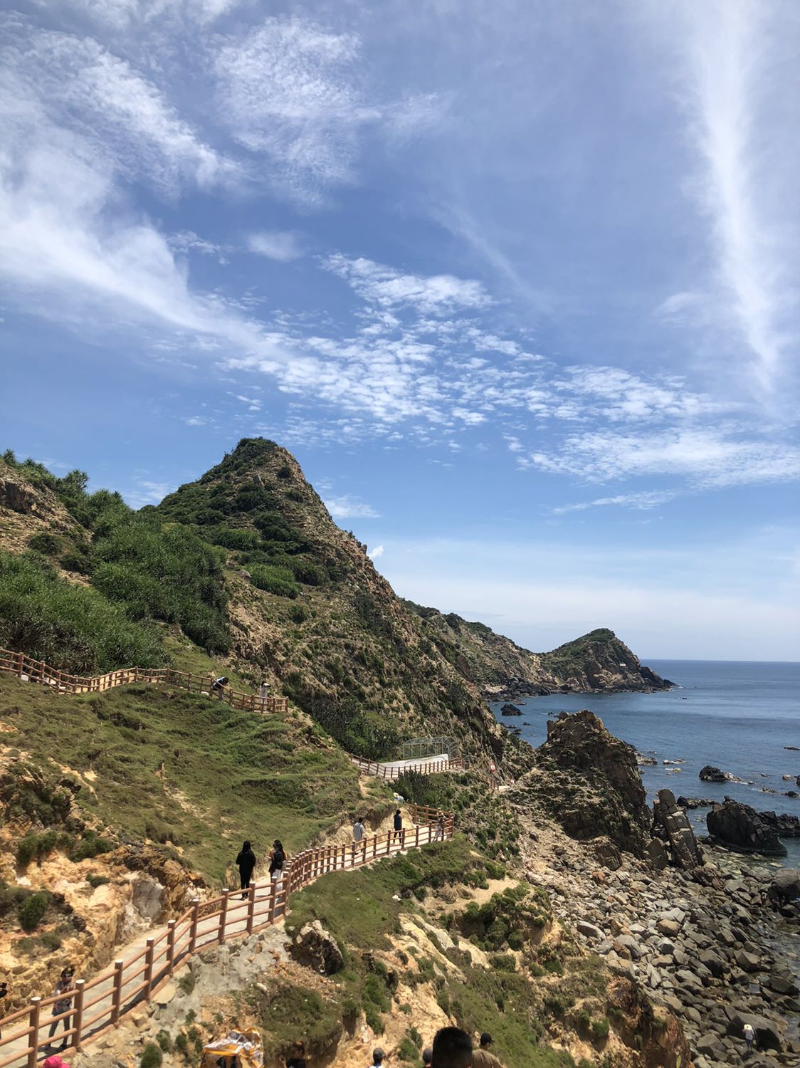 Về cơ bản với giá này thì máy đang rất là okiela, mình sử dụng với chế độ thứ 5 (mạnh nhất) thì bung cả alo chảy cả máu nhưng lại chưa đẩy hay lấy hoàn toàn được mảng bám như miếng thịt to do đầu tăm chưa quá tối ưu hoặc tập trung, cần mất nhiều thời gian để lấy hết ra(trung bình 2 lần lấy nước).Với những bạn muốn tối ưu đồng tiền theo kiểu bỏ ra 3-400 nhưng ko khác gì mấy máy 7-800 thì mình thấy nó đáng để thử đó. Review có tâm *** cả ra phải tự thưởng bản thân 1 ép táo mới được. Thế nha mọi người.