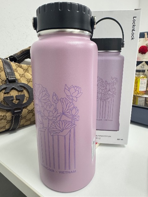 Màu xinh xuất sắc. Mua live Tiki giá còn nửa