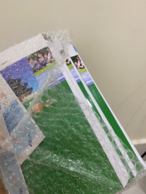 Sách đẹp, không quăng góc, mới tinh 
Được thêm voucher nữa ạ