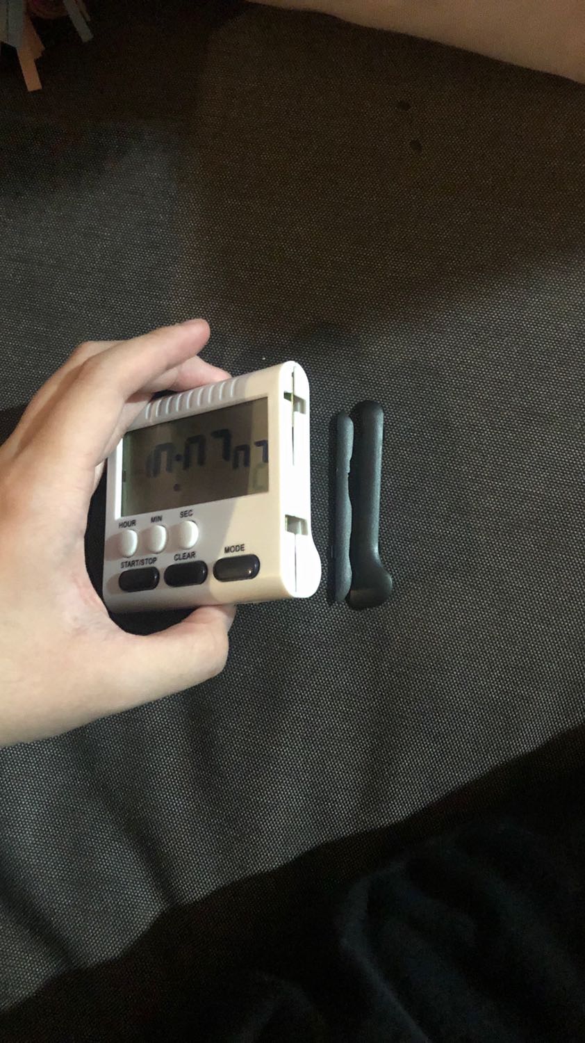 Vì tin tưởng mũ cái đầu tiên sử dụng rất tốt nên mới mua cái thứ hai cho đứa em vậy mà mua cái thứ hai không những bị hư bên ngoài mà hỏng luôn cả phần đồng hồ chỉnh giờ. Thật sự không biết là do lỗi bên giao hàng hay cửa hàng cung cấp sản phẩm. Vì tin tưởng mũ cái đầu tiên sử dụng rất tốt nên mới mua cái thứ hai cho đứa em vậy mà mua cái thứ hai không những bị hư bên ngoài mà hỏng luôn cả phần đồng hồ chỉnh giờ. Thật sự không biết là do lỗi bên giao hàng hay cửa hàng cung cấp sản phẩm.