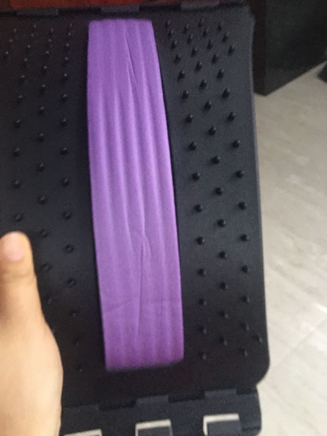 Shop dog gói chắc chắn, giao hàng nhiệt tình, thân thiện. Sản phẩm dug mô tả, lắp ráp dễ dàng. Cảm nhận ban đầu là nằm thấy có thư giãn xương sống nhe, nhug chưa bt cân nặng hơn 70kí thì nằm có dc k nữa, bằng mủ cứng nên sợ khung bị giòn dễ gẫy