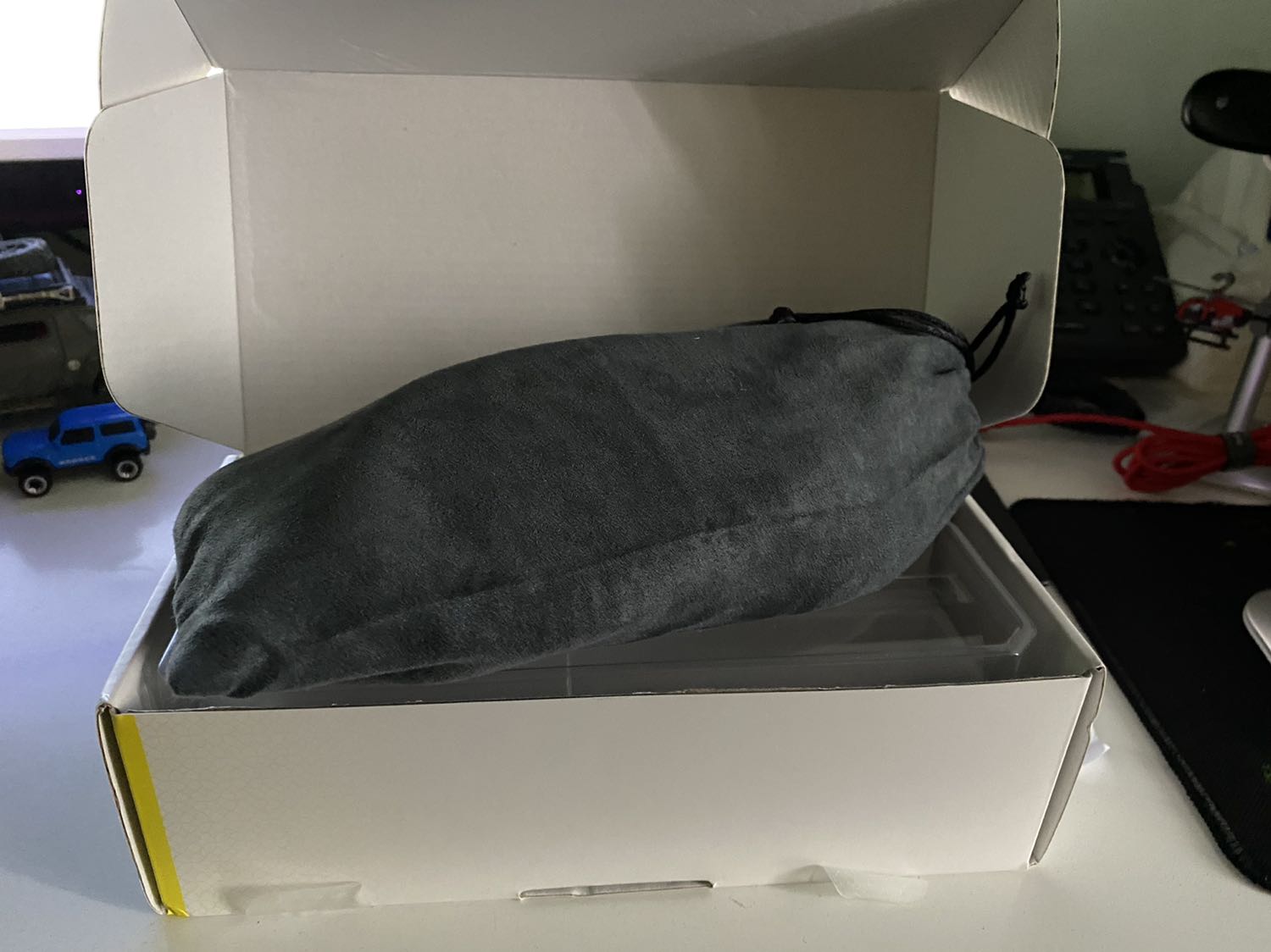 Máy nhỏ gọn, lực hút khá tốt, đẹp, êm