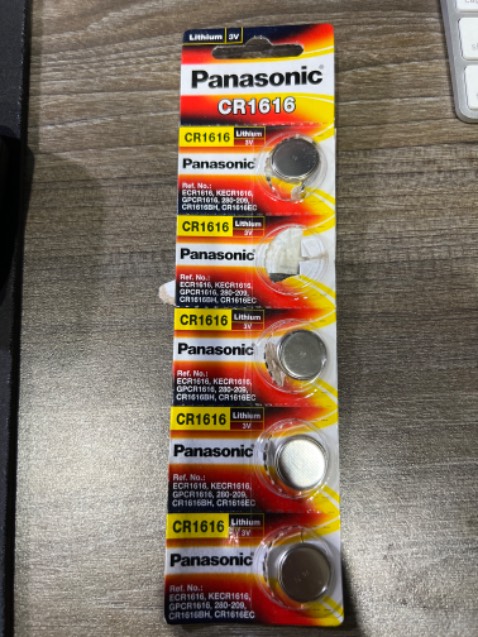 Pin để không 1 thời gian cũng hết pin, lắp viên đầu dùng đc vài tháng, sau đó mở cả hộp gắn từng viên vào remote ko viên nào được. Mua tạm 1 viên ở hiệu sách thì dùng được. 
Hàng chất lượng kém.