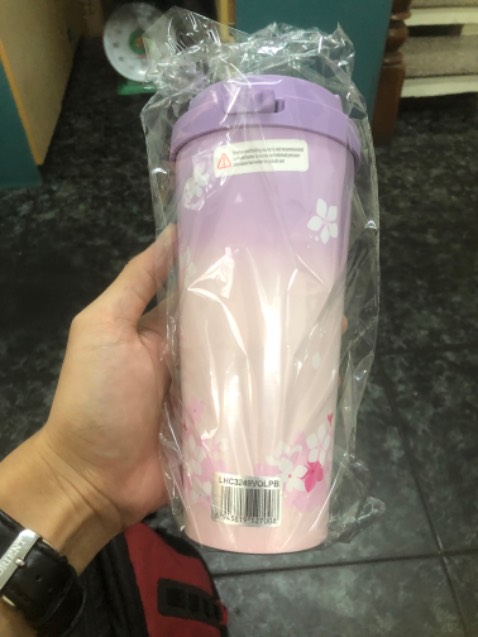 Giao hàng nhanh. Sale được giá tốt. Hàng chất lượng giống hình, chưa thử nước nóng hay lạnh nên chưa biết. Màu đẹp