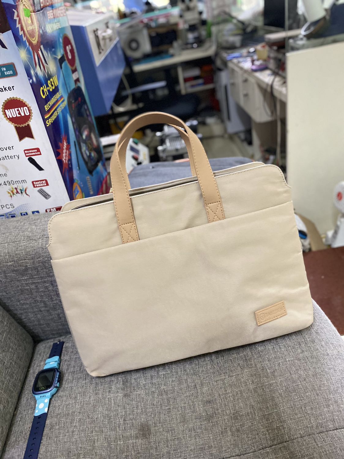 Túi đẹp lắm ạ, chất thô, kiểu dáng gọn nhẹ nhàng, nhiều ngăn để đồ, giao hàng nhanh