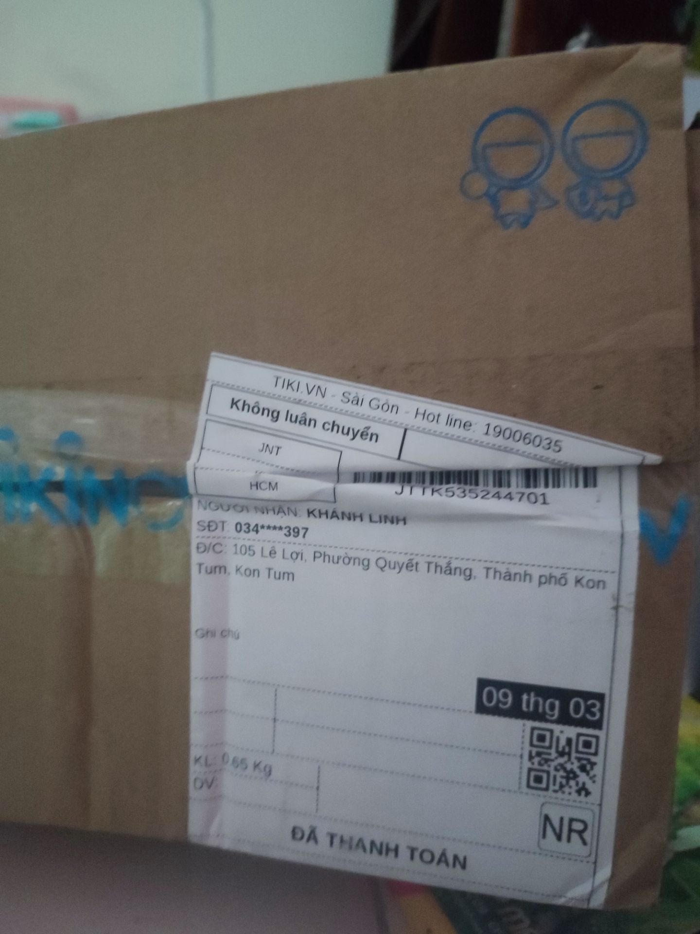 nhận được đủ hàng. mình thanh toán trước. nhưng lúc nhận được hàng thì hộp bị rách lớn. không biết là khi giao bị đè hở hộp hay có người xé để lục nữa. Hơi khó chịu
