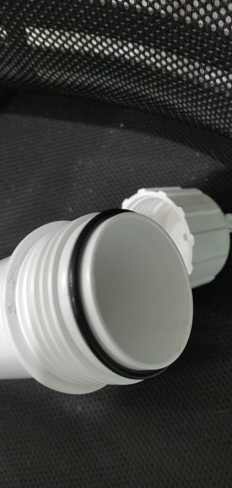 Chi tiết nhựa rất ok, ron cao su này vặn vào chắc tay không bị xì