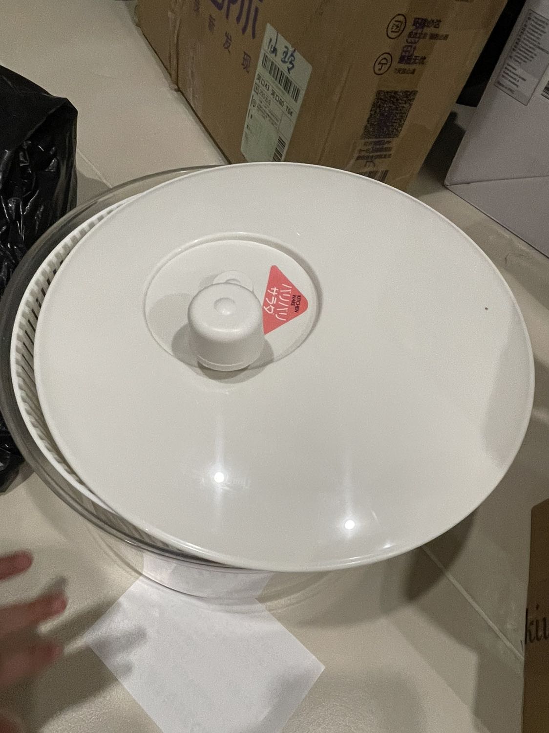 Mình mua 2 rổ trước khó dùng,này mắc gấp đôi khi mua cũng hơi lấn cấn nhưng thử mua xem sao thì thực sự quá hài lòng: nhựa chắc chắn,quay rất mượt tay,cứng cáp 👍