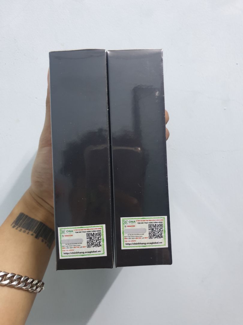 Tiki vẫn giao hàng quá nhanh, đặt trong ngày có rồi. Sản phẩm rất ưng nha, đóng gói kỹ, không móp. Chai kiểu dáng đẹp, mùi dễ chịu lại mát lạnh không bị khô. Nên mua nha cả nhà 👍