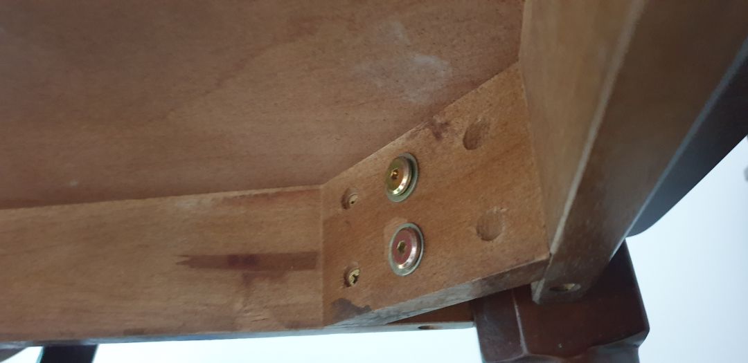 Bộ bàn ghế mango 4 ghế, mình mua với giá 1.820k. Đánh giá sp:
1. Giá cả hợp lý
2. Chất liệu gỗ công nghiệp
3. Mặt bàn rộng, láng bóng,phù hợp với gia đình nhỏ
4. Gia công còn một số lỗi nhỏ ko đáng kể
5. Giao hàng nhanh đến tận nhà và lắp ráp luôn.