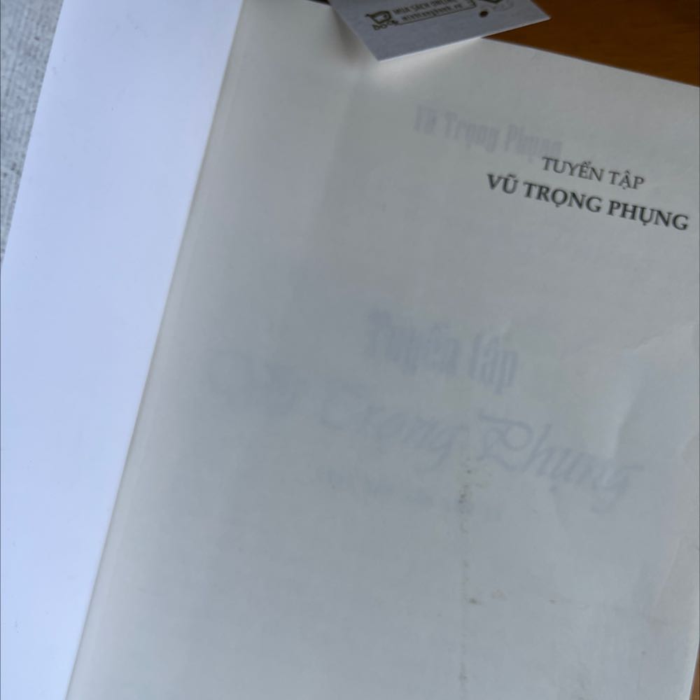 Sách bị bẩn bên trong
Không hài lòng về đóng gói bị cong bìa nhưng không đáng kể